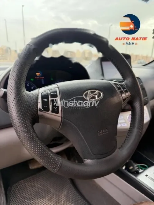 هيونداي افانتي 2010 أسود مستعملة للبيع - 2