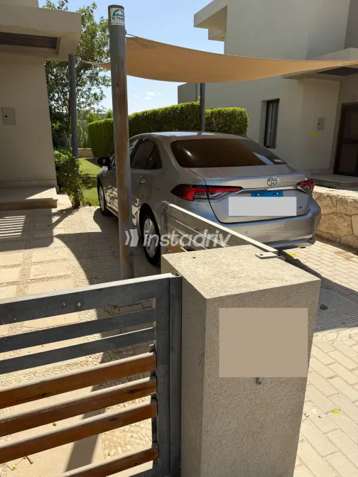 تويوتا كورولا 2025 أبيض مستعملة للبيع - 4