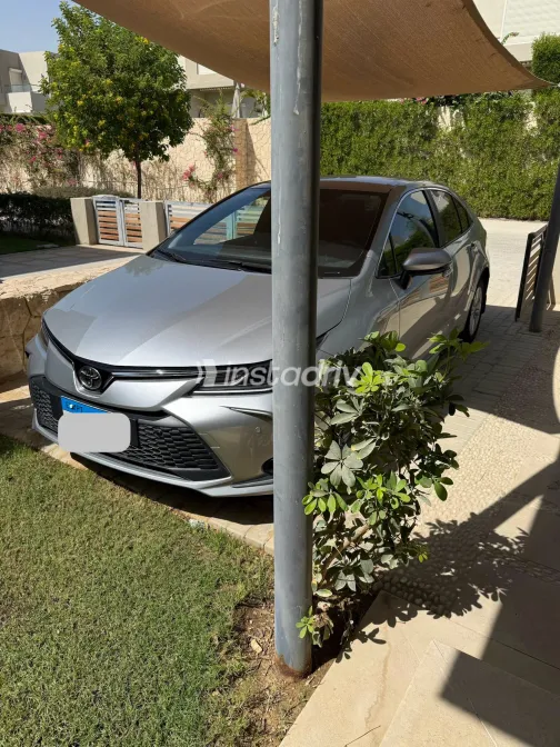 تويوتا كورولا 2025 أبيض مستعملة للبيع - 7