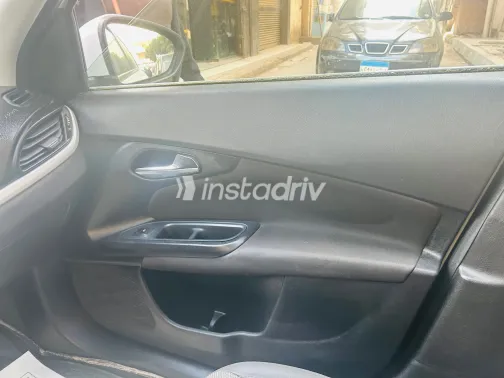 فيات تيبو 2018 أبيض مستعملة للبيع - 8