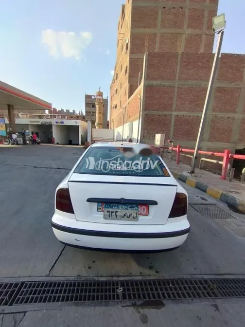 سكودا اوكتافيا A4 1998 أبيض مستعملة للبيع - 5