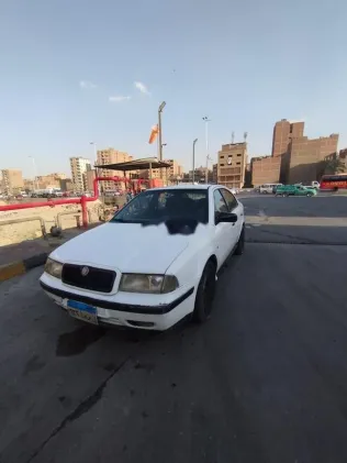 سكودا اوكتافيا A4 1998 أبيض مستعملة للبيع