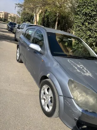 اوبل أسترا 2007 فضي مستعملة للبيع