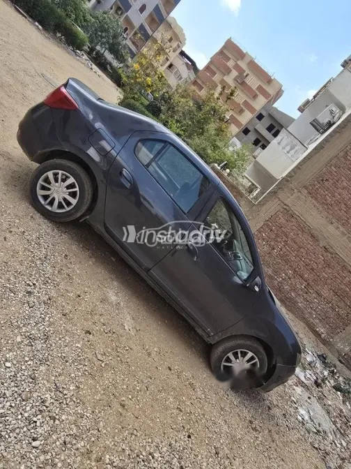 Renault Logan 2018 White Used for Sale - 3