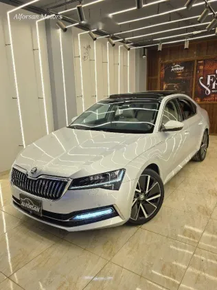 سكودا سوبيرب 2022 فضي مستعملة للبيع