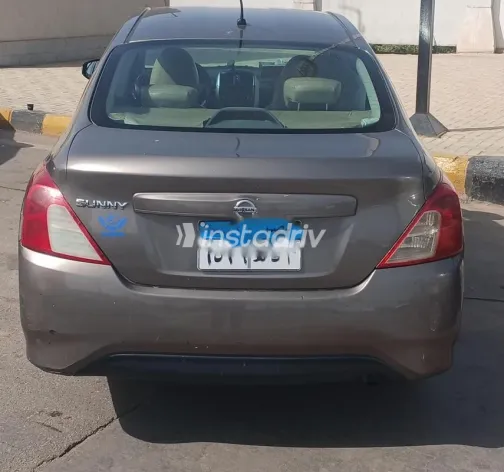 نيسان صنى 2021 أبيض مستعملة للبيع - 2