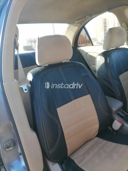 نيسان صنى 2010 أبيض مستعملة للبيع - 4