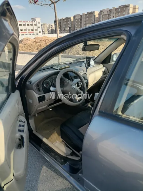 نيسان صنى 2010 أبيض مستعملة للبيع - 5