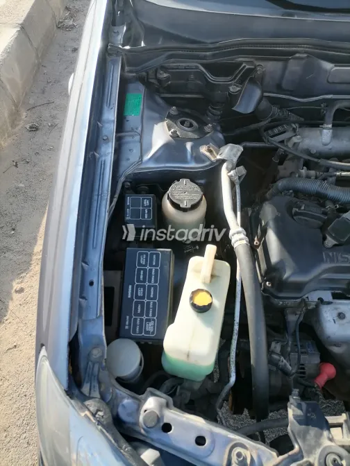 نيسان صنى 2010 أبيض مستعملة للبيع - 7