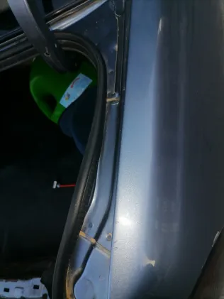 نيسان صنى 2010 أبيض مستعملة للبيع