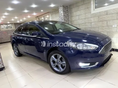 فورد فوكس 2017 أزرق غامق مستعملة للبيع - 3