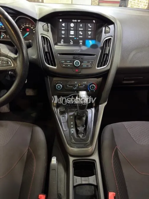 فورد فوكس 2017 أزرق غامق مستعملة للبيع - 9