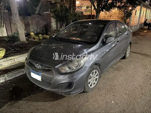 هيونداي اكسنت RB 2014 فضي مستعملة للبيع - 1