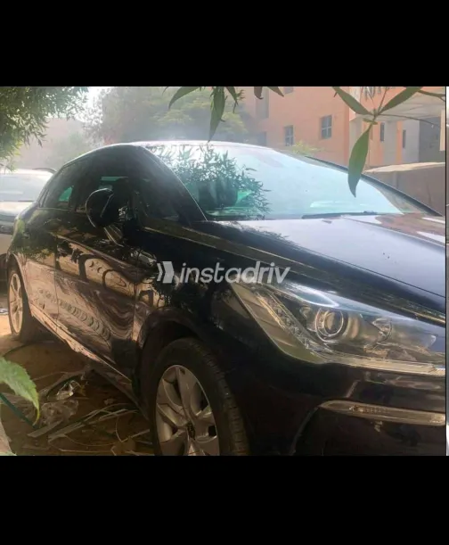 دى اس دى اس 5 2019 أبيض مستعملة للبيع - 1