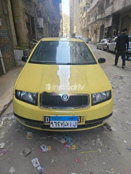 سكودا فابيا 2001 أصفر مستعملة للبيع - 1