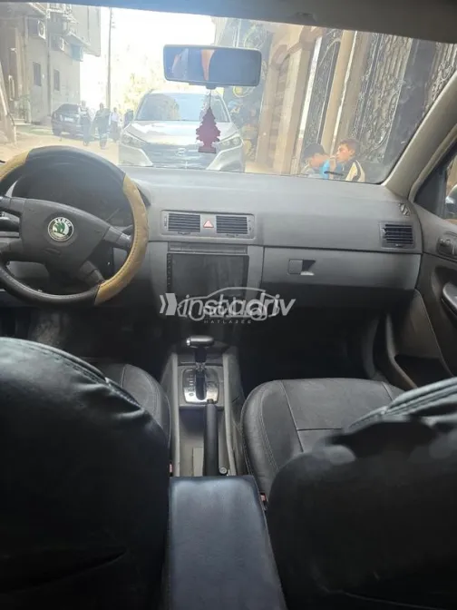 سكودا فابيا 2001 أصفر مستعملة للبيع - 2