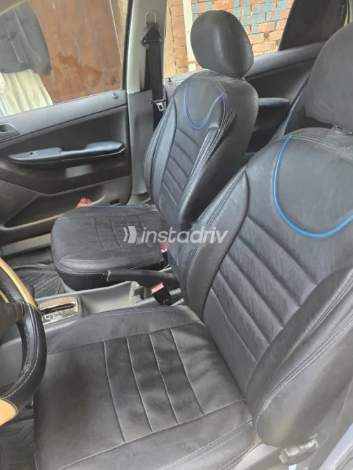 سكودا فابيا 2001 أصفر مستعملة للبيع - 3