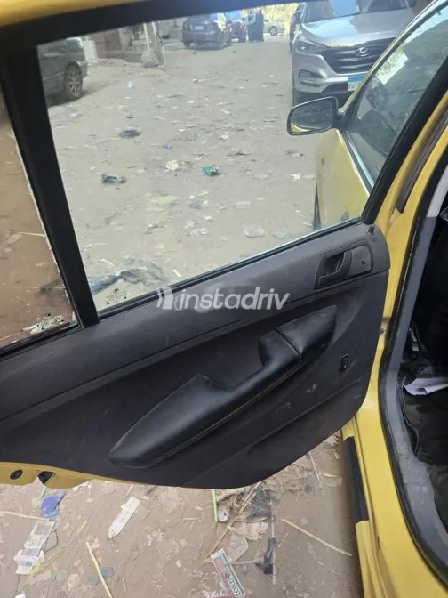 سكودا فابيا 2001 أصفر مستعملة للبيع - 5