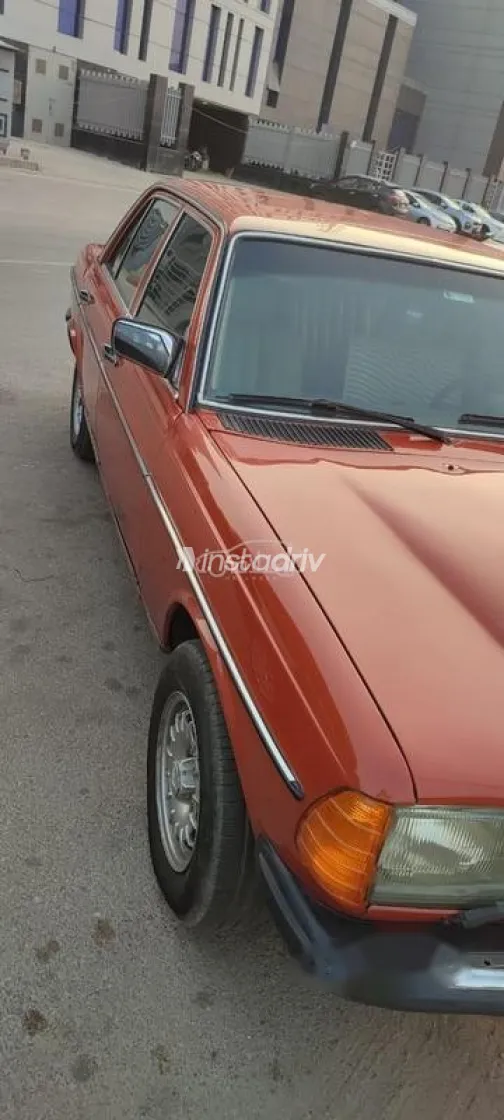 Mercedes 200 1979 Orange Used for Sale - 4