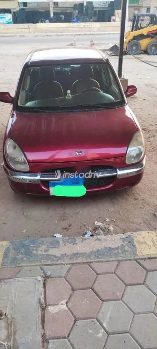 دايهاتسو سيريون 2000 أحمر مستعملة للبيع - 1