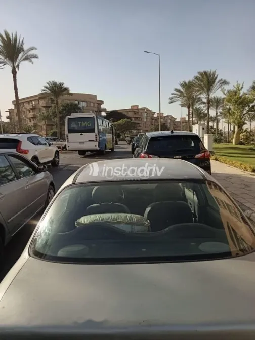 هيونداي اكسنت 2001 فضي مستعملة للبيع - 2