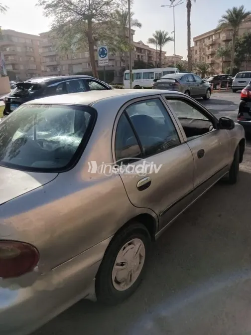 هيونداي اكسنت 2001 فضي مستعملة للبيع - 3