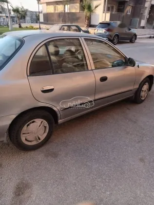 هيونداي اكسنت 2001 فضي مستعملة للبيع