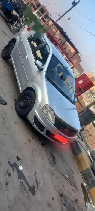 رينو لوجان 2011 فضي مستعملة للبيع