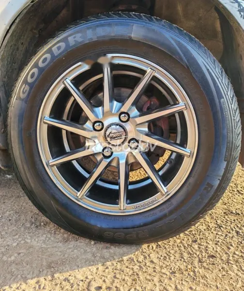 هيونداي فيرنا 2005 فضي مستعملة للبيع - 1