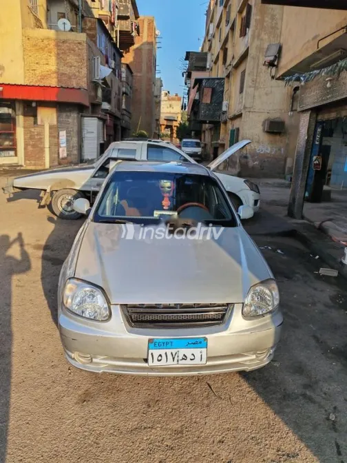 هيونداي فيرنا 2005 فضي مستعملة للبيع - 2