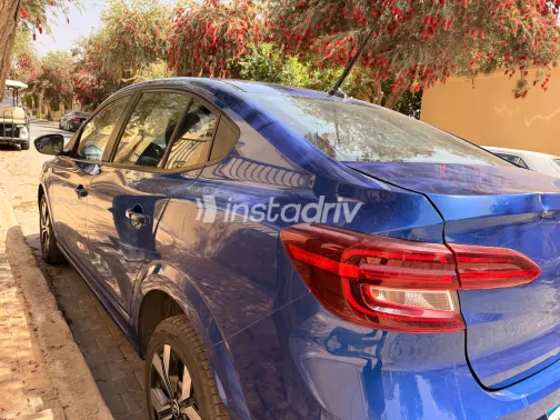 رينو تاليانت 2025 أبيض مستعملة للبيع - 1