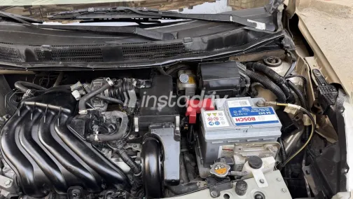 نيسان صنى 2016 ذهبي مستعملة للبيع - 3