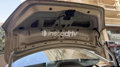 نيسان صنى 2016 ذهبي مستعملة للبيع - 5