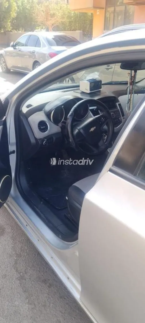 شيفروليه كروز 2011 فضي مستعملة للبيع - 3