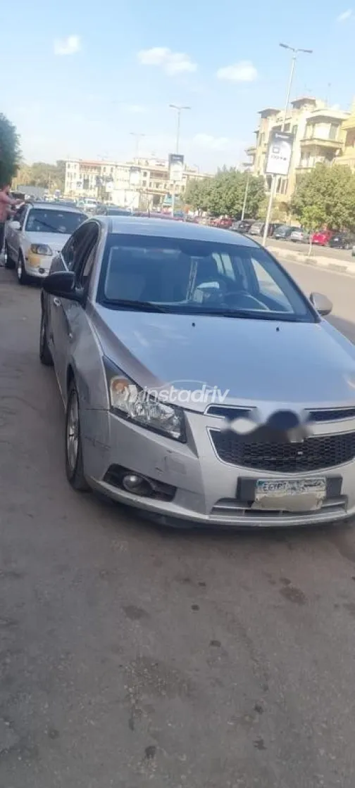 شيفروليه كروز 2011 فضي مستعملة للبيع - 4