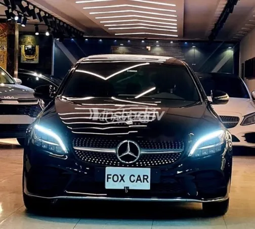 مرسيدس C 300 2020 أسود مستعملة للبيع - 1