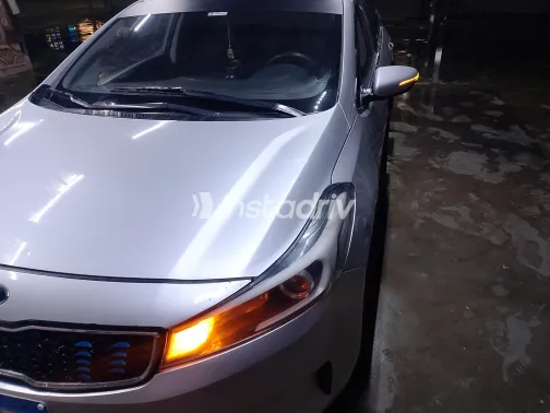 كيا كي 4 2018 أبيض مستعملة للبيع - 1