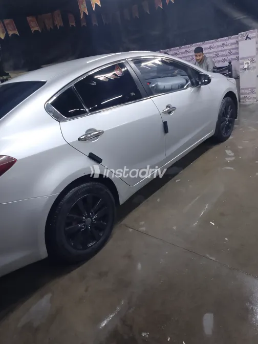 كيا كي 4 2018 أبيض مستعملة للبيع - 2