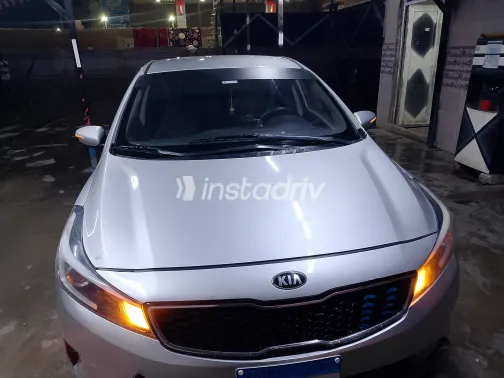 كيا كي 4 2018 أبيض مستعملة للبيع - 8
