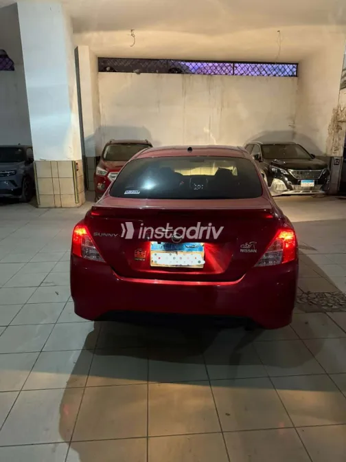 نيسان صنى 2022 أبيض مستعملة للبيع - 2