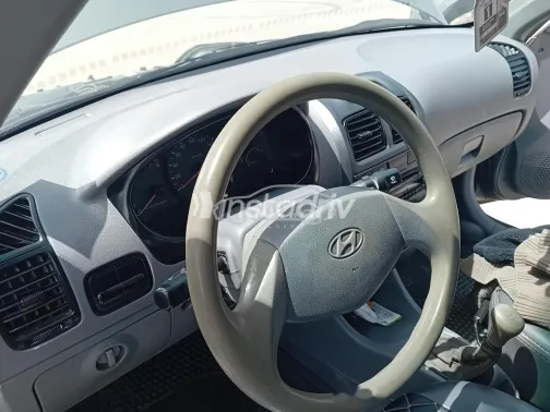 هيونداي فيرنا 2013 رمادي مستعملة للبيع - 3