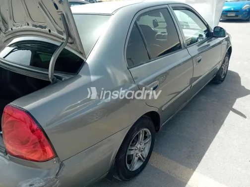 هيونداي فيرنا 2013 رمادي مستعملة للبيع - 4