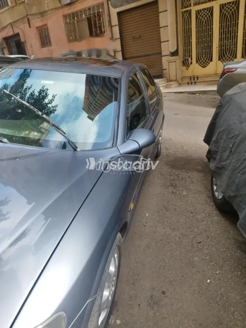 اوبل فيكترا 2001 أبيض مستعملة للبيع - 6