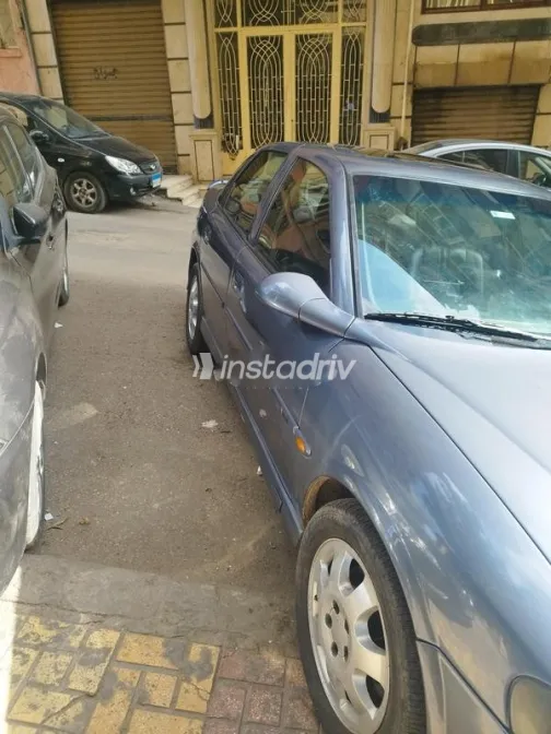 اوبل فيكترا 2001 أبيض مستعملة للبيع - 8