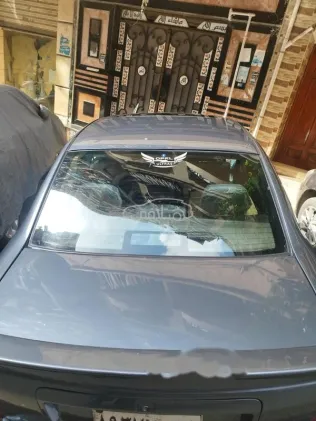 اوبل فيكترا 2001 أبيض مستعملة للبيع