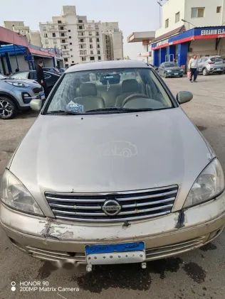 نيسان صنى 2012 ذهبي مستعملة للبيع