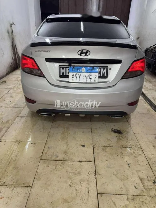 هيونداي اكسنت RB 2017 فضي مستعملة للبيع - 6