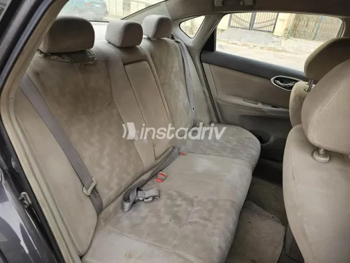 نيسان سنترا 2018 أبيض مستعملة للبيع - 9