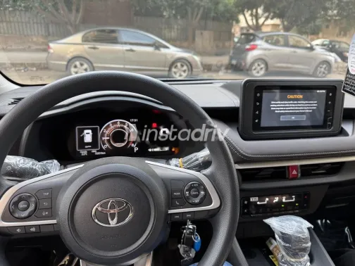 Toyota Yaris 2024 White Used for Sale - 1