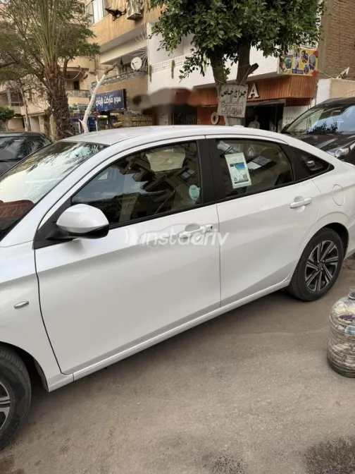 Toyota Yaris 2024 White Used for Sale - 2